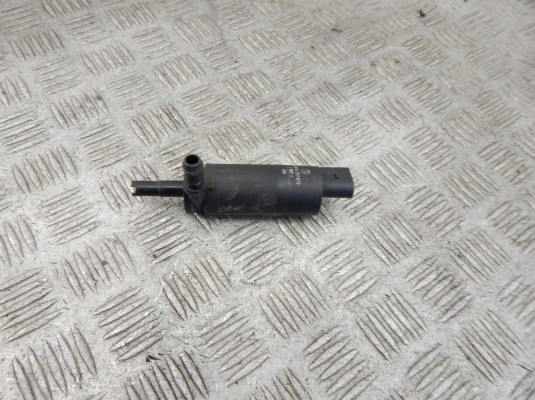 Насос (моторчик) омывателя фар BMW 5-series (E39) 67 12 8 377 613 Насос (моторчик) омывателя фар BMW 5-series (E39) 67 12 8 377 613