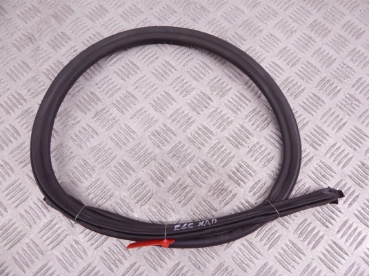 Уплотнитель капота BMW 7-series (E65/66) 51 71 8 240 742