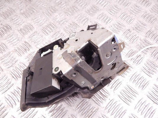 Замок двери передней левой BMW 5-series (E39) 51 21 8 235 097