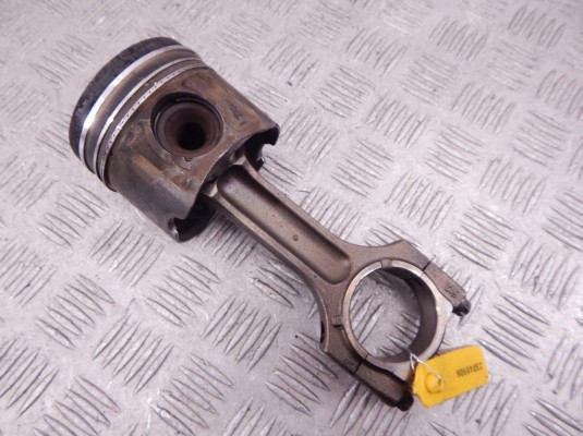 Поршень BMW 1-series (E87) 11 25 7 792 005 Поршень BMW 1-series (E87) 11 25 7 792 005