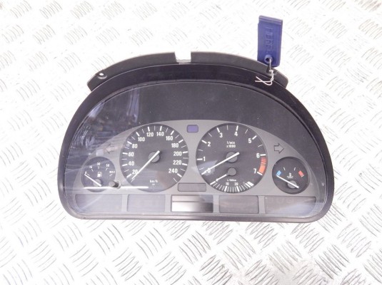 Щиток приборов (приборная панель) BMW 5-series (E39) 62 11 8 375 895