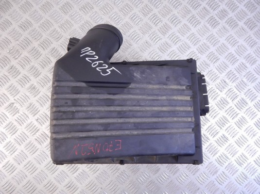 Корпус воздушного фильтра BMW X5-series (E70) 13 71 7 548 885