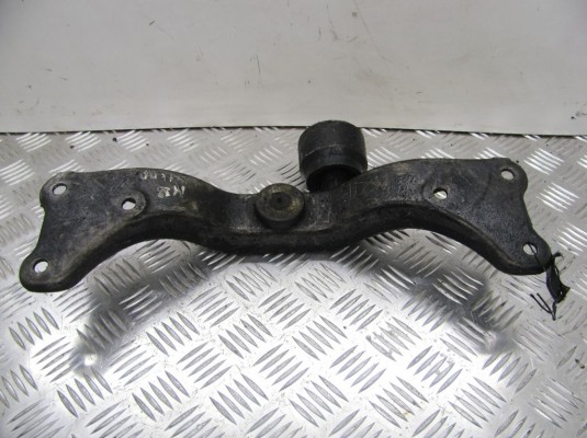 Кронштейн КПП BMW 7-series (E38) 22 32 1 141 842