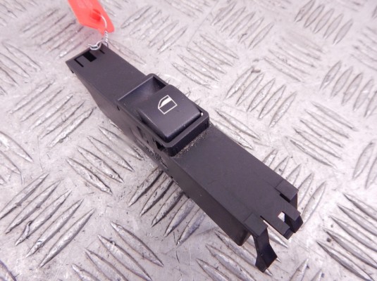 Блок управления стеклоподъемниками BMW 3-series (E46) 61 31 6 902 177 Блок управления стеклоподъемниками BMW 3-series (E46) 61 31 6 902 177