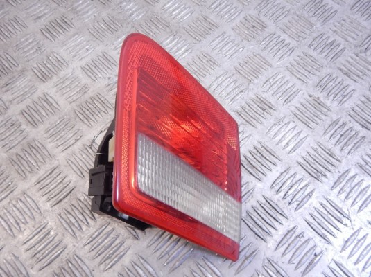 Фонарь крышки багажника левый BMW 3-series (E46) 63 21 8 368 759