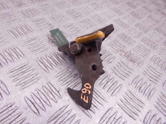 Крюк капота BMW 3-series (E90/91/92) 51 23 7 073 916