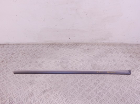 Молдинг двери передней правой BMW 5-series (E39) 7004024