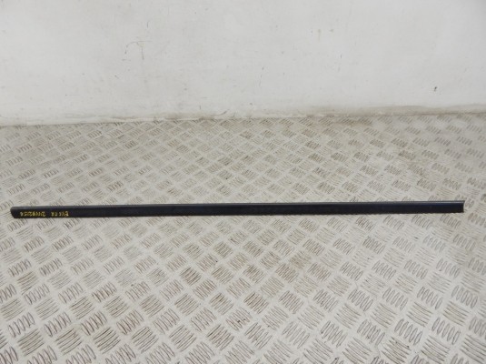 Молдинг двери передней правой BMW 3-series (E46) 51 13 8 208 450