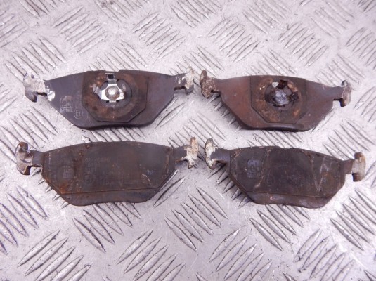 Тормозные колодки задние BMW 3-series (E46)