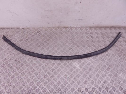 Уплотнитель капота BMW 3-series (F30/31) 51 76 7 255 802