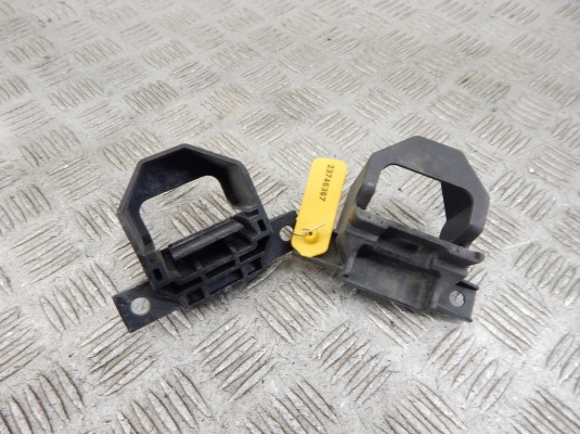 Кронштейн радиатора BMW X1-series (E84) 17 11 7 591 647 Кронштейн радиатора BMW X1-series (E84) 17 11 7 591 647