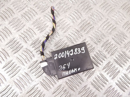 Блок управления пневмоподвеской BMW 5-series (E39) 37 14 1 092 396