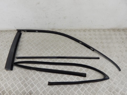 Молдинг двери передней правой BMW X5-series (E53) 51 32 8 257 702