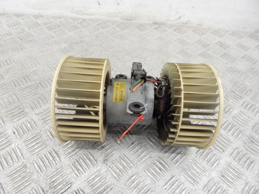 Моторчик печки BMW 5-series (E39) 64 11 8 372 493 Моторчик печки BMW 5-series (E39) 64 11 8 372 493