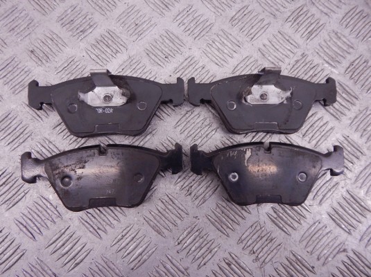 Тормозные колодки передние BMW 5-series (E39) 34 21 6 761 281 Тормозные колодки передние BMW 5-series (E39) 34 21 6 761 281