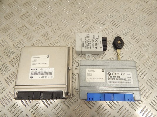 Блок управления двигателем BMW 5-series (E39) 13 61 7 788 016