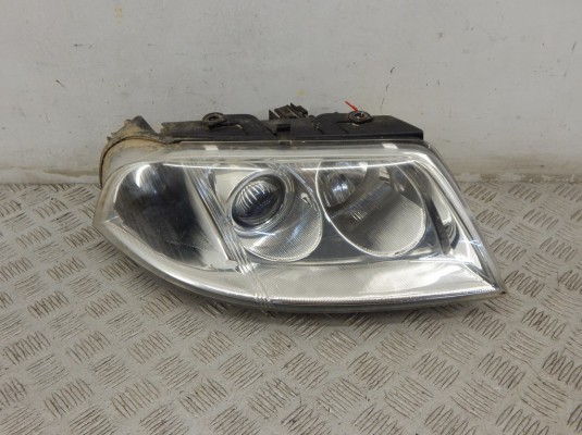 Фара правая VOLKSWAGEN PASSAT 5+ (2000-2005) Фара правая VOLKSWAGEN PASSAT 5+ (2000-2005)