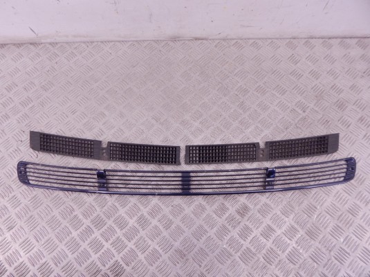 Решетка капота BMW 7-series (E38) 51 13 8 172 059