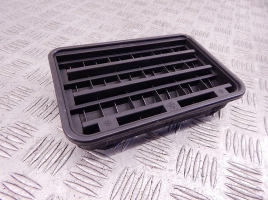 Решетка вентиляции кузова BMW 3-series (E90/91/92) 64 22 8 377 280