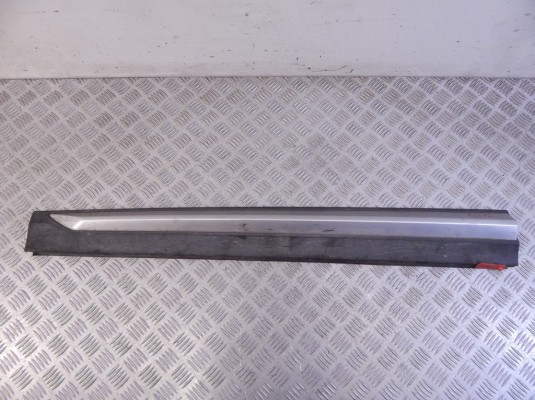 Молдинг двери передней левой BMW X3-series (F25) 51 47 7 352 555