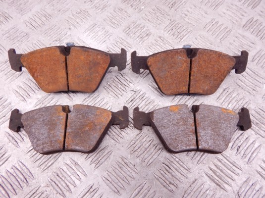 Тормозные колодки передние BMW 5-series (E39) 34 11 6 761 278