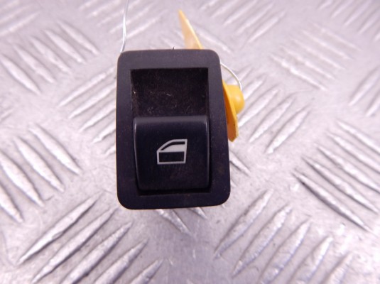 Кнопка стеклоподъемника BMW 3-series (E46) 61 31 6 902 174 Кнопка стеклоподъемника BMW 3-series (E46) 61 31 6 902 174
