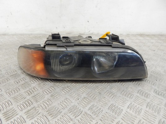 Фара правая BMW 5-series (E39) Фара правая BMW 5-series (E39)