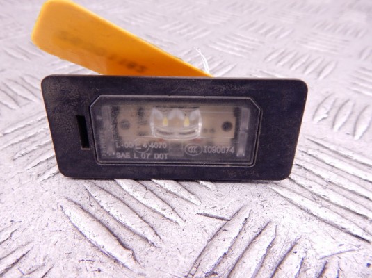 Подсветка номера BMW 3-series (E90/91/92) 63 26 7 193 293 Подсветка номера BMW 3-series (E90/91/92) 63 26 7 193 293