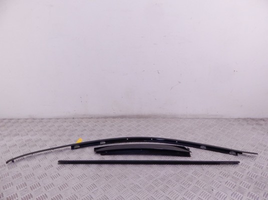 Молдинг двери передней левой BMW X5-series (E53) 51 32 8 257 701