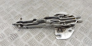 Петля крышки багажника AUDI A4 (B5) 1994-2001 8D5827301A