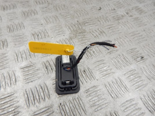 Кнопка открытия багажника BMW 7-series (E65/66) 61 31 8 375 580 Кнопка открытия багажника BMW 7-series (E65/66) 61 31 8 375 580