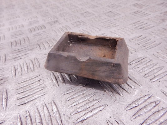 Опора под домкрат (поддомкратная подушка) BMW 5-series (E39) 51 71 8 204 244 Опора под домкрат (поддомкратная подушка) BMW 5-series (E39) 51 71 8 204 244