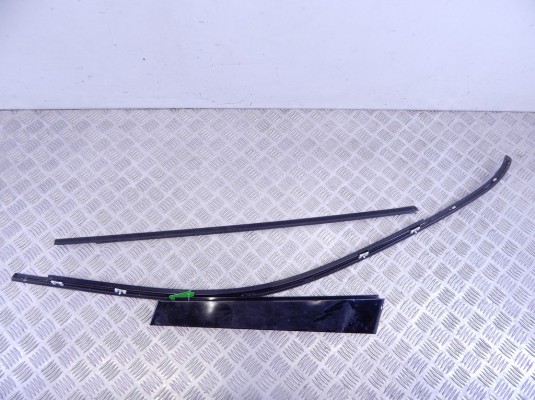 Молдинг двери передней правой BMW X5-series (E53) 51 32 8 257 702