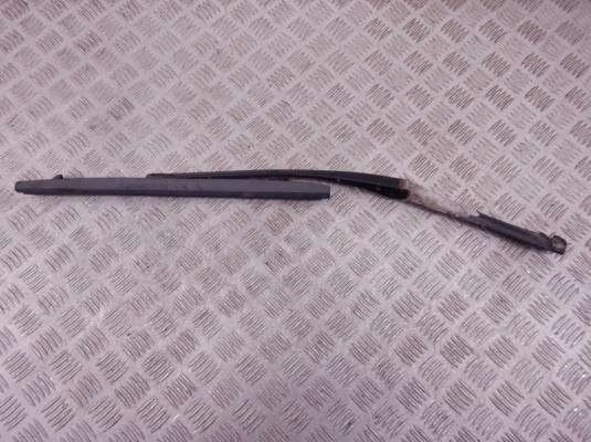 Щеткодержатель (поводок стеклоочистителя, дворник) BMW 5-series (E39) 61 61 8 209 879 Щеткодержатель (поводок стеклоочистителя, дворник) BMW 5-series (E39) 61 61 8 209 879