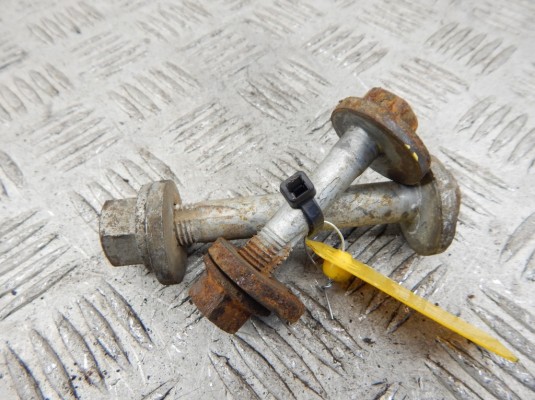 Болт развальный BMW X5-series (E53) 33 30 6 784 983 Болт развальный BMW X5-series (E53) 33 30 6 784 983