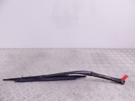 Щеткодержатель (поводок стеклоочистителя, дворник) BMW 5-series (E39) 61 61 8 209 879
