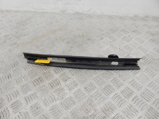Шторка двери BMW X5-series (E53) 51 16 8 266 357