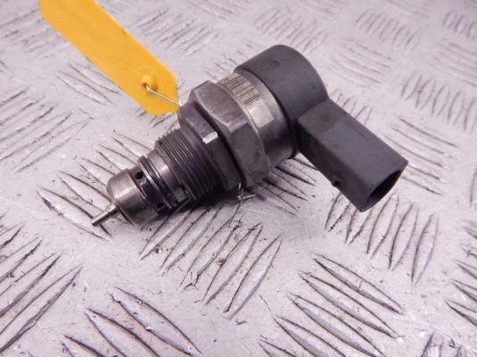 Датчик давления топлива BMW X5-series (E53) 13 53 7 805 733 Датчик давления топлива BMW X5-series (E53) 13 53 7 805 733