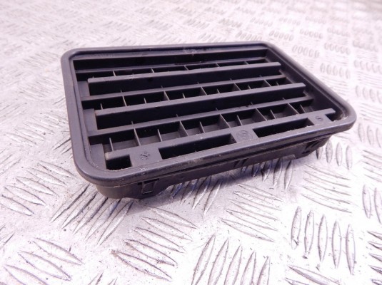 Решетка вентиляции кузова BMW 5-series (E39) 64 22 8 377 280
