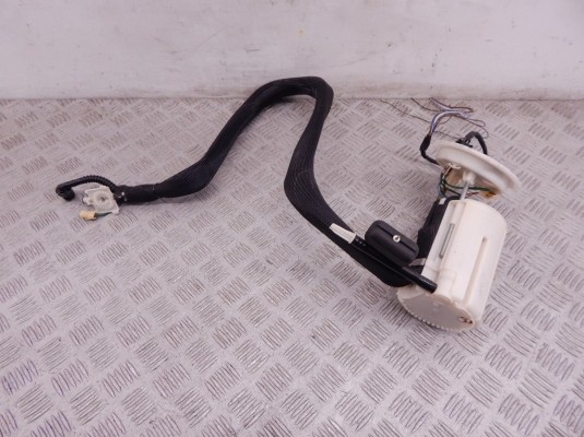 Насос топливный BMW 5-series (E60/61) 16 11 7 373 458