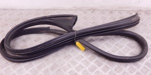Уплотнитель двери передней правой BMW 6-series (E63/E64) 7068582