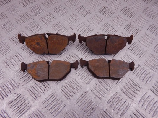 Тормозные колодки задние BMW 5-series (E39) 34 21 6 761 281