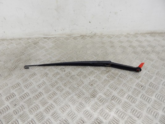 Щеткодержатель (поводок стеклоочистителя, дворник) BMW 3-series (E46) 61 61 7 007 128