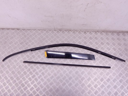 Молдинг двери передней левой BMW X5-series (E53) 51 32 8 257 701 Молдинг двери передней левой BMW X5-series (E53) 51 32 8 257 701