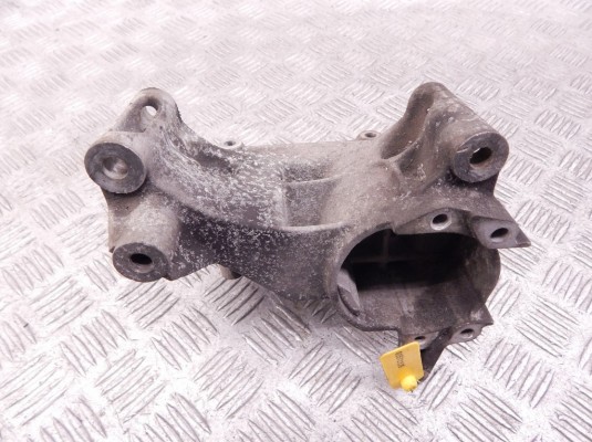 Кронштейн компрессора кондиционера BMW 3-series (E36) 64 55 1 739 627