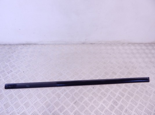 Молдинг двери передней правой BMW 5-series (E39) 7004024