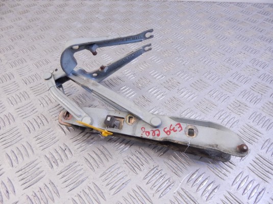 Петля крышки багажника BMW 5-series (E39) 41 51 8 159 397