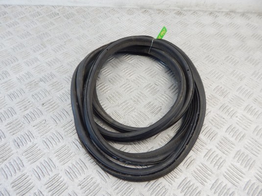 Уплотнитель багажника BMW 5-series (E60/61) 51 71 7 034 171