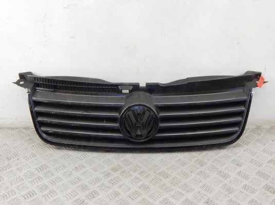 Решетка радиатора VOLKSWAGEN PASSAT 5+ (2000-2005)