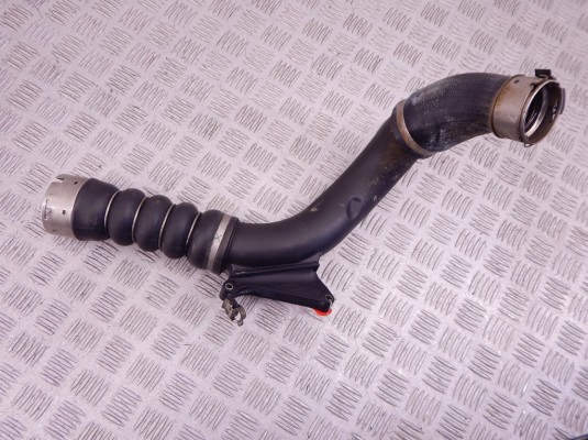 Патрубок интеркулера BMW X1-series (F48) 13 71 8 616 212